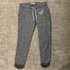 Grey Rolled Logo Hem Sweatpants || Abercrombie & Fitch